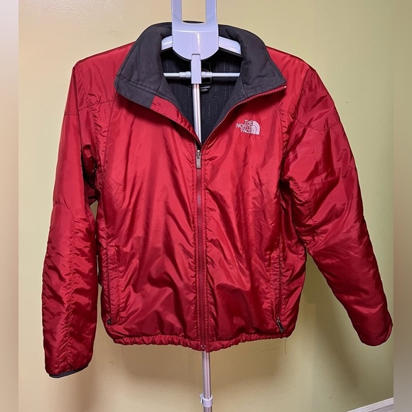 The North Face Red Padded Jacket with Gray Trim – Vintage Style – Size Medium. - Picture 5 of 17
